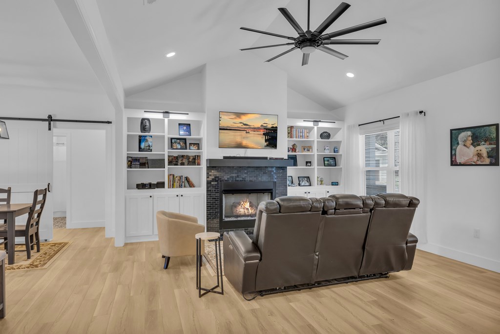 414432 Hayesville Residential