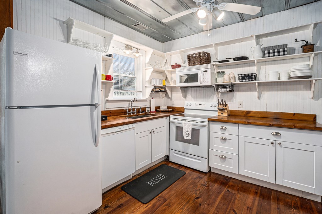 414460 Mineral Bluff Residential