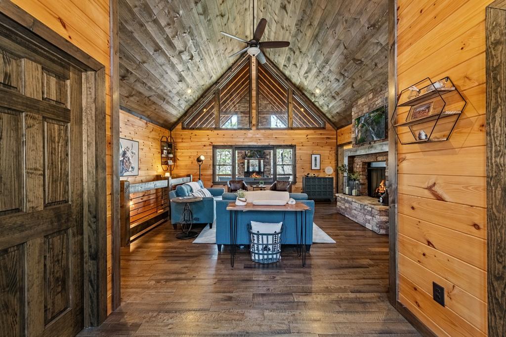 414492 Mineral Bluff Residential