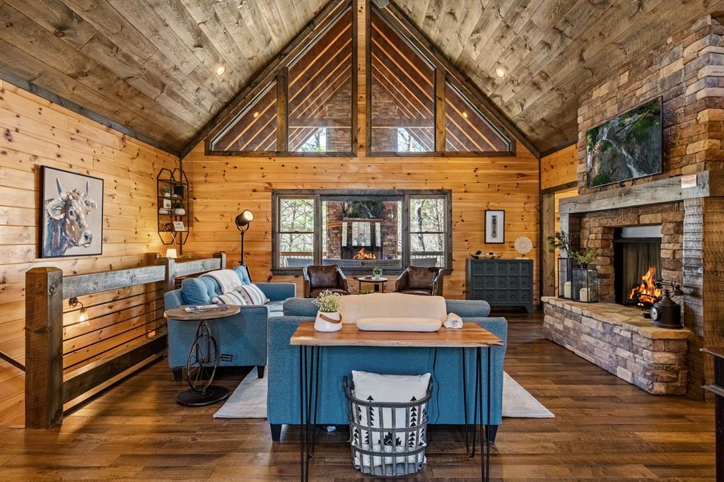 414492 Mineral Bluff Residential