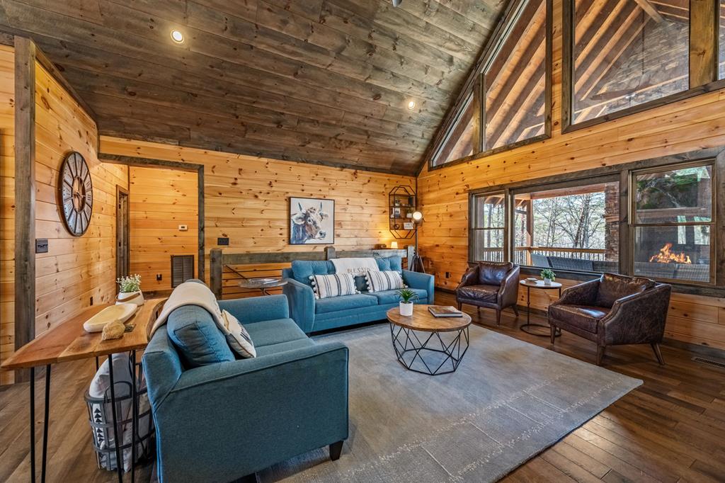 414492 Mineral Bluff Residential