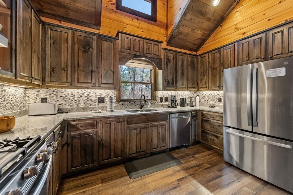 414492 Mineral Bluff Residential