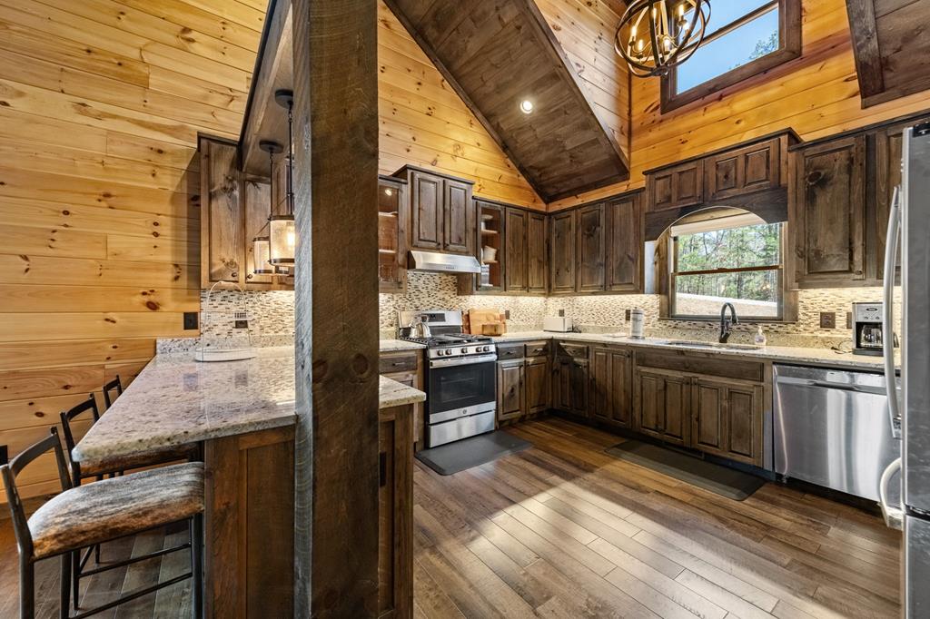 414492 Mineral Bluff Residential