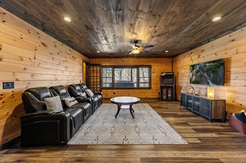 414492 Mineral Bluff Residential