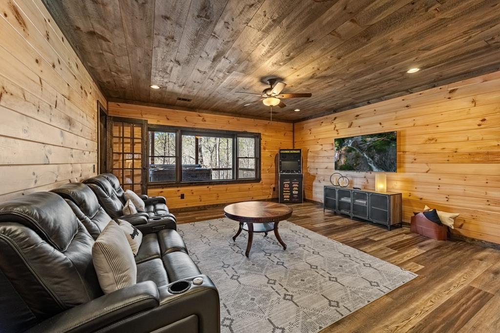 414492 Mineral Bluff Residential