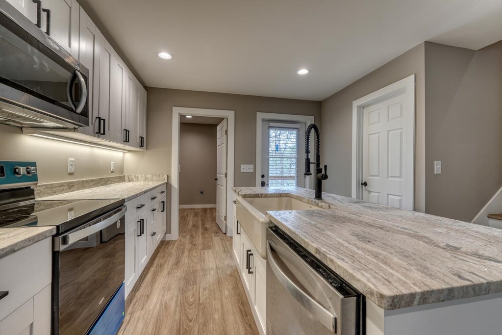 414705 Young Harris Residential
