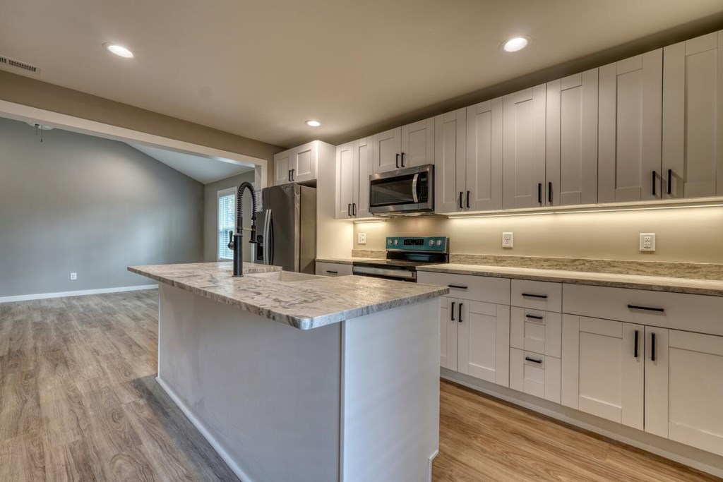 414705 Young Harris Residential