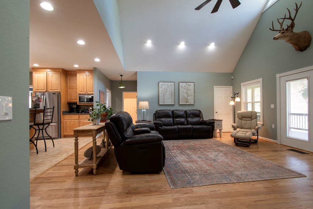 415052 Murphy Residential