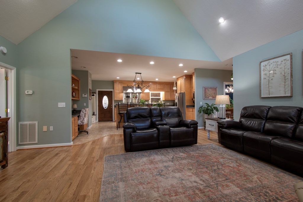 415052 Murphy Residential