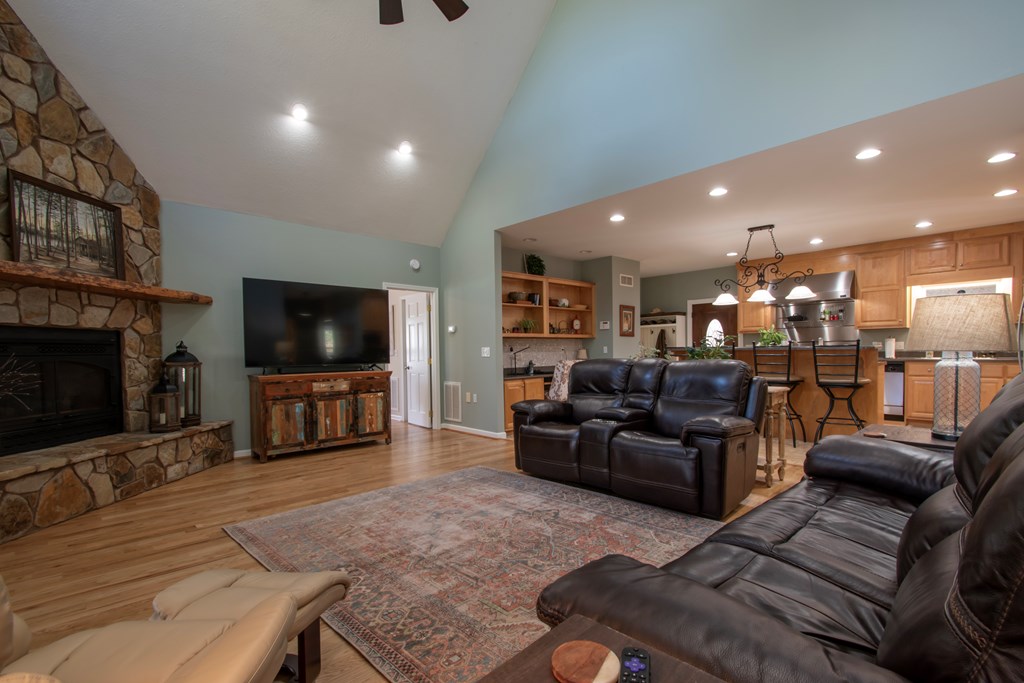 415052 Murphy Residential