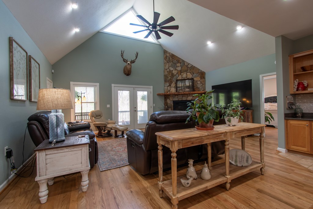 415052 Murphy Residential