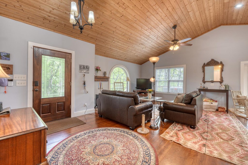 415237 Clayton Residential
