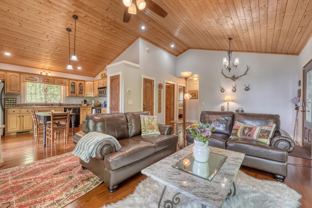 415237 Clayton Residential