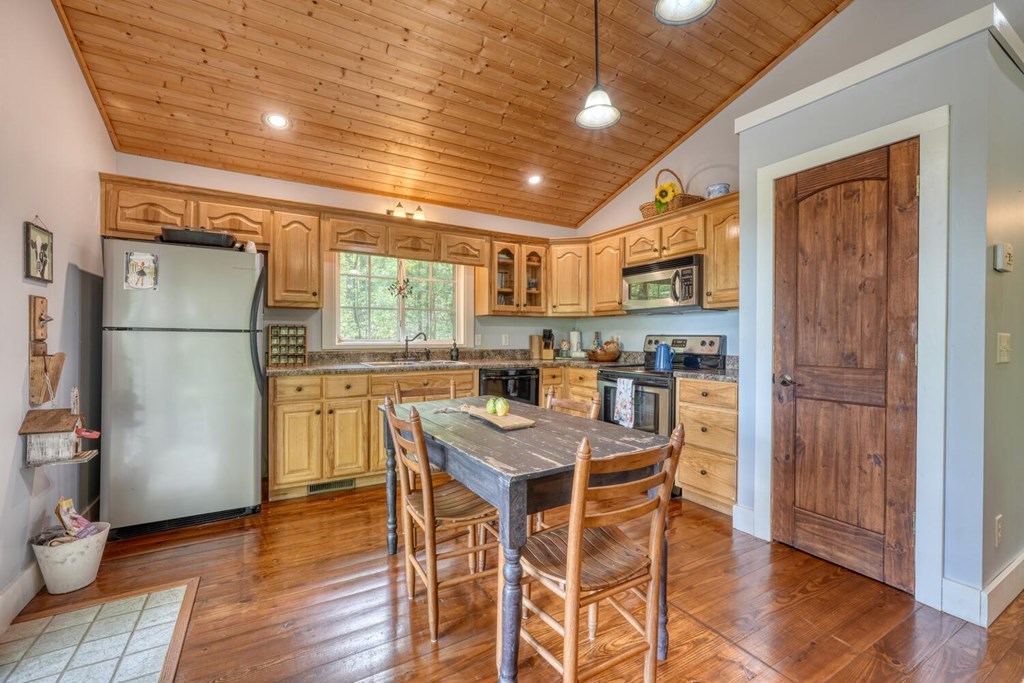 415237 Clayton Residential