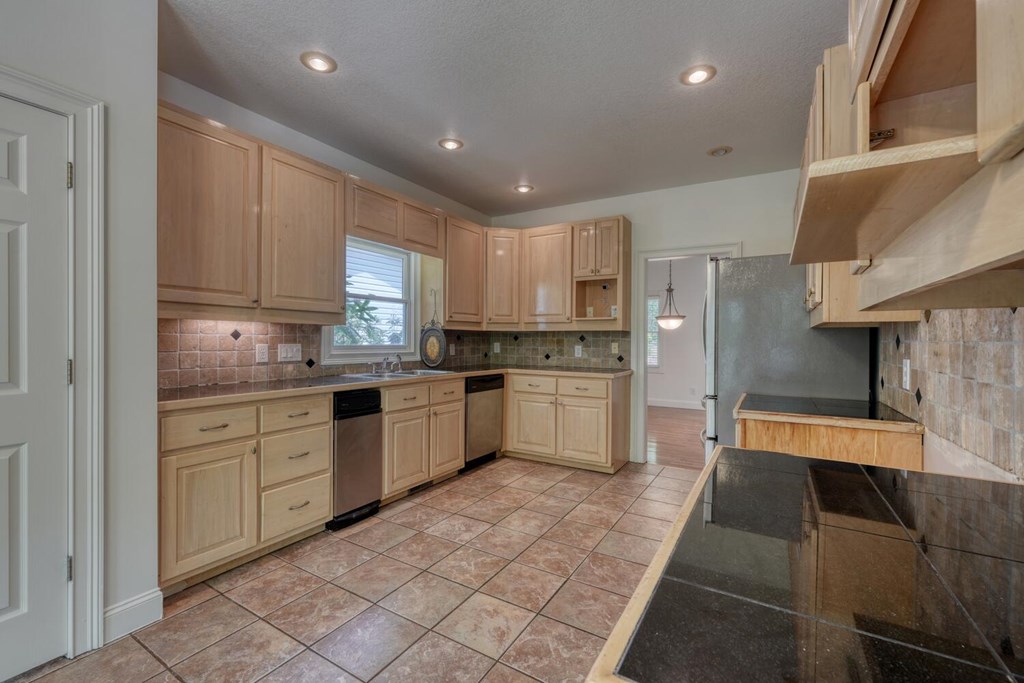 415322 Young Harris Residential