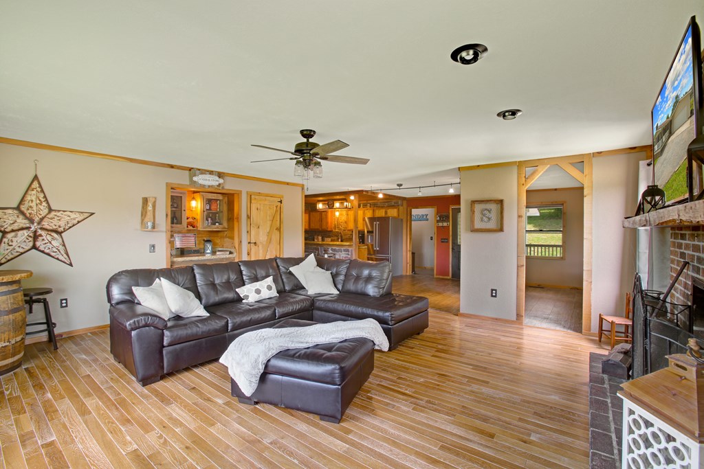 415329 Hayesville Residential