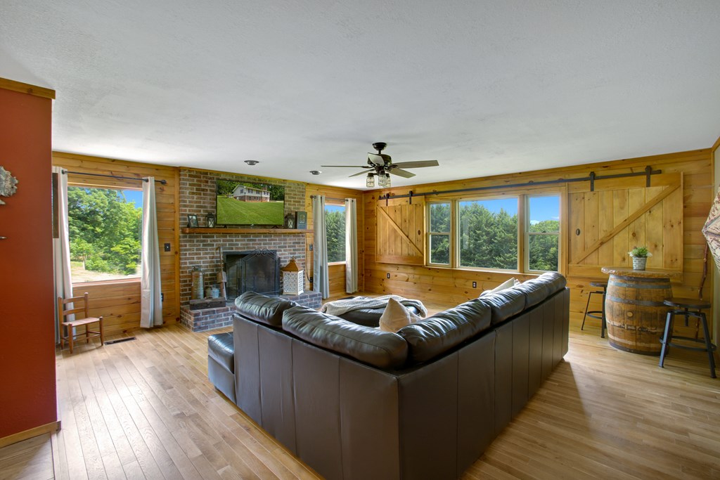 415329 Hayesville Residential