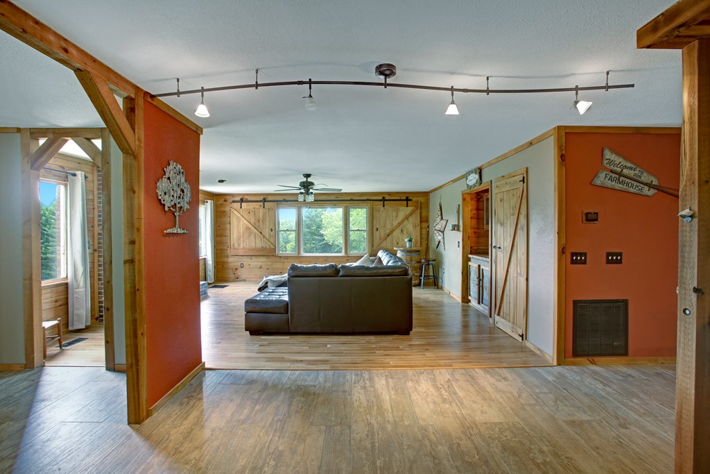 415329 Hayesville Residential