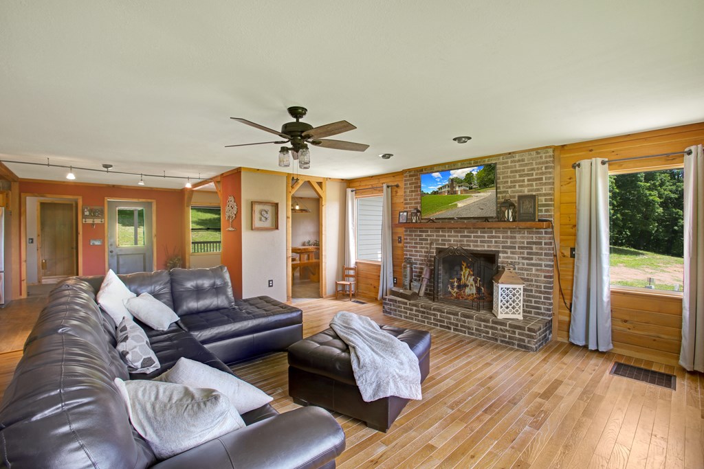 415329 Hayesville Residential