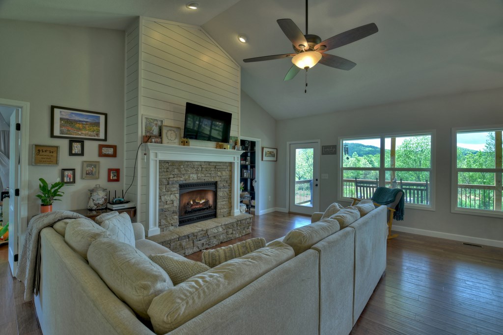 415340 Hayesville Residential