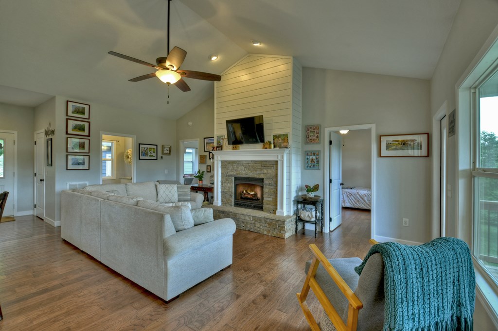 415340 Hayesville Residential
