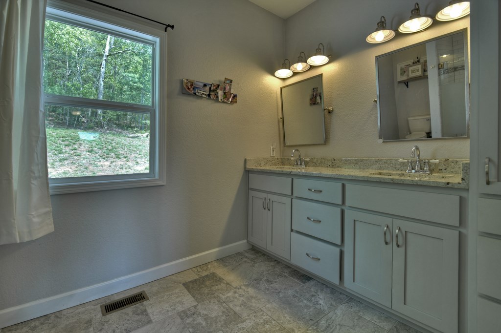 415340 Hayesville Residential