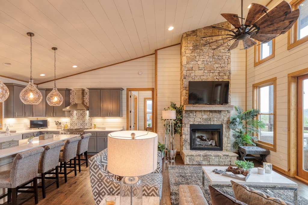 415404 Mineral Bluff Residential
