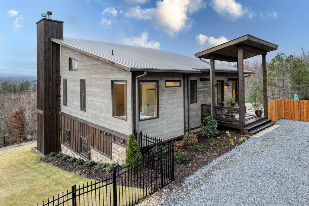 415404 Mineral Bluff Residential