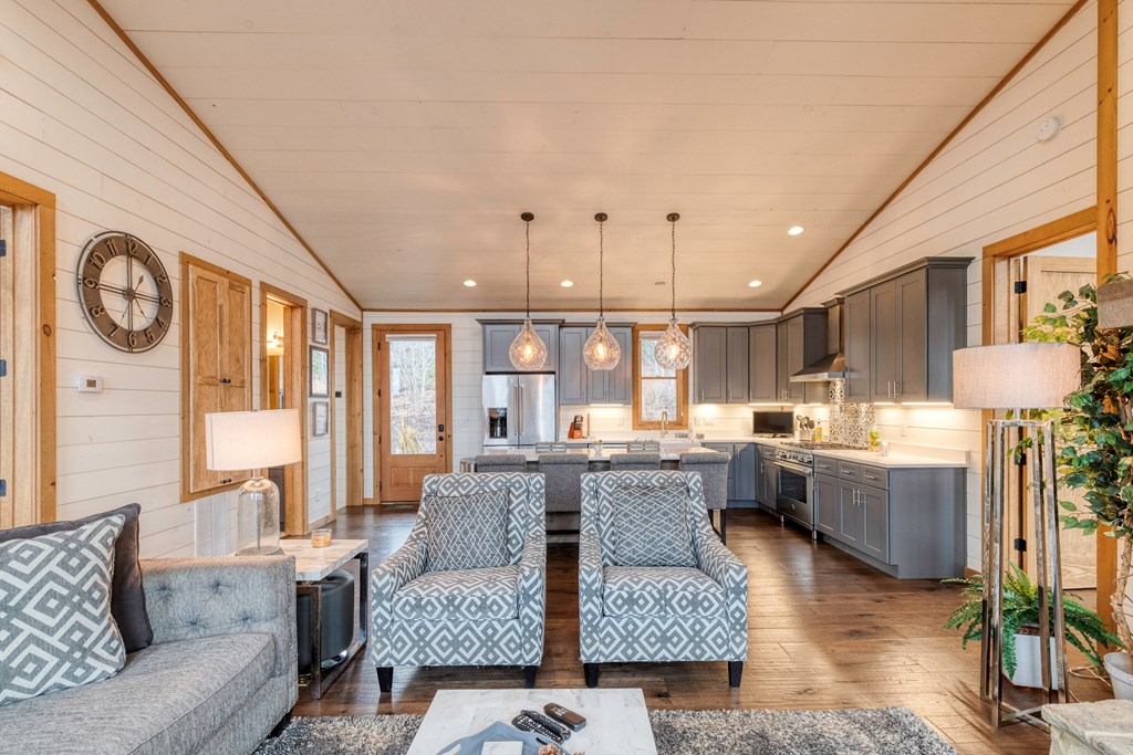 415404 Mineral Bluff Residential