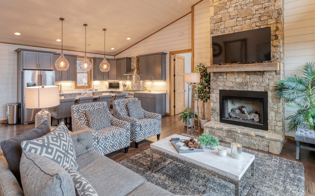 415404 Mineral Bluff Residential