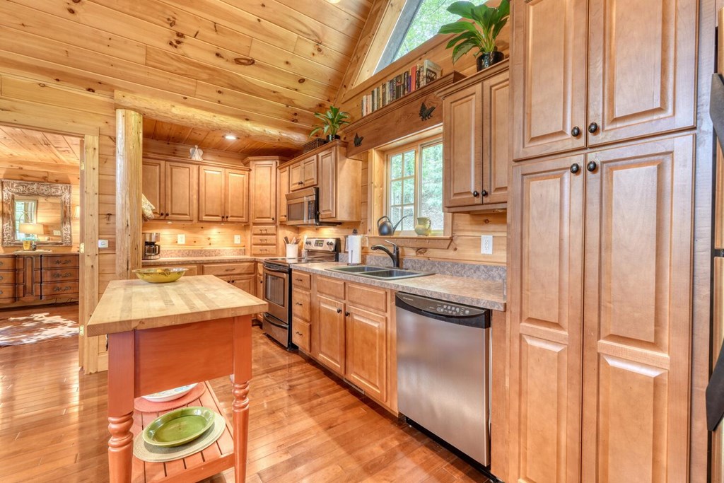 415410 Hayesville Residential