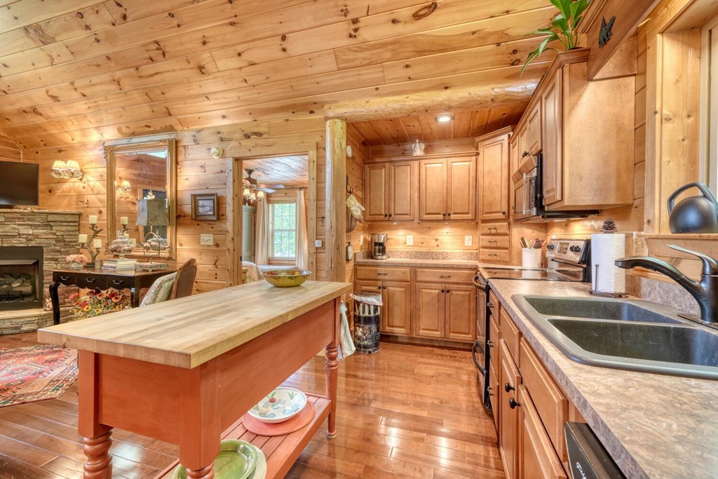 415410 Hayesville Residential
