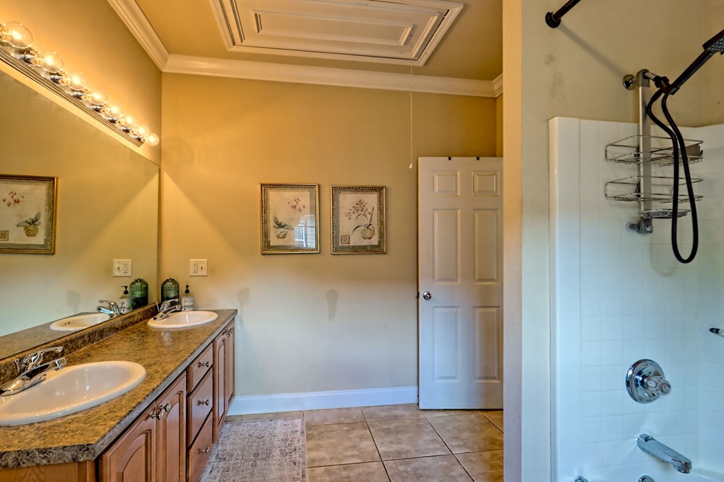 415462 Young Harris Residential