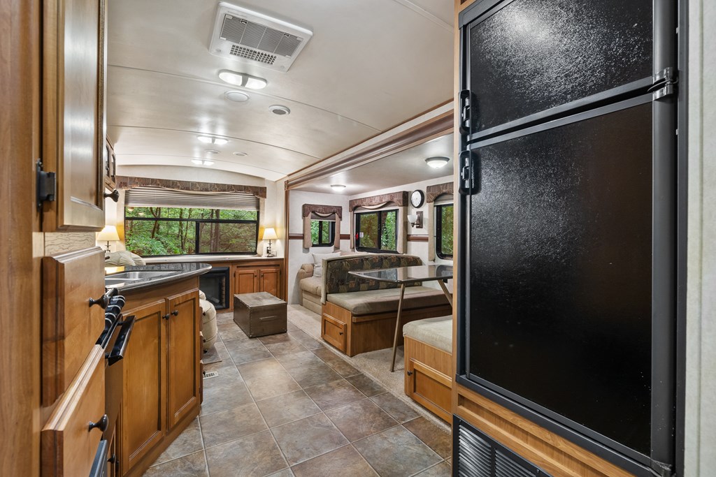 415500 Chatsworth Residential