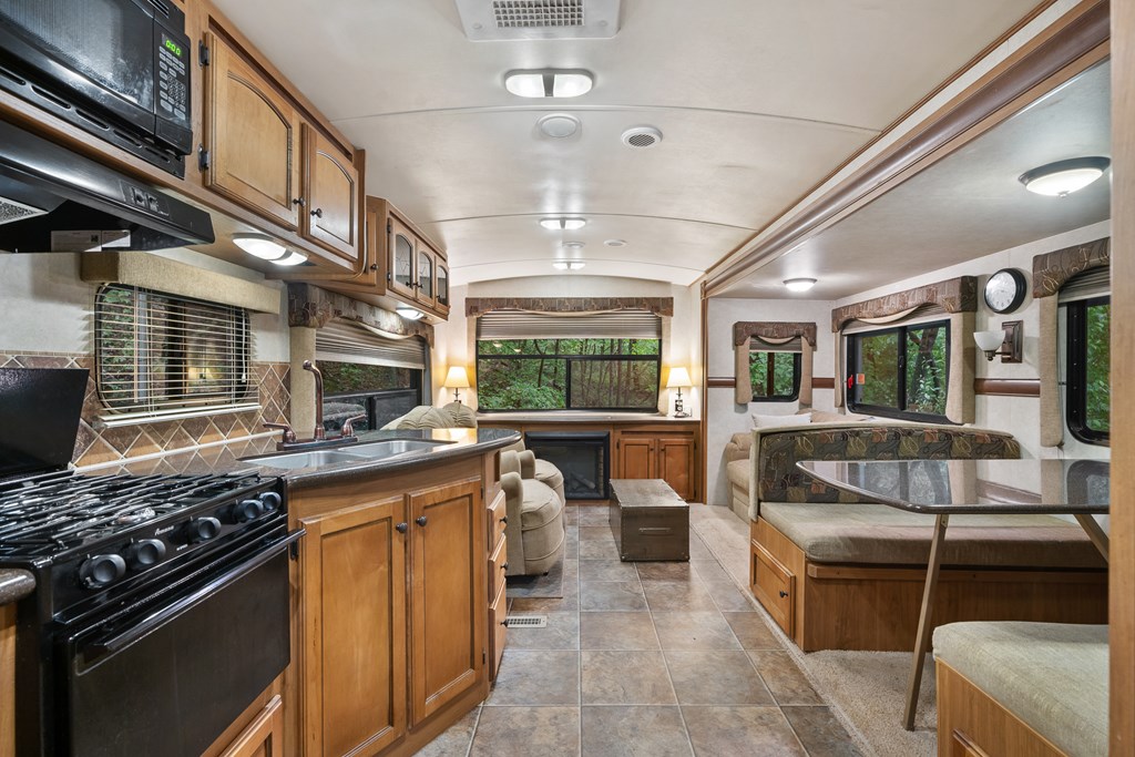 415500 Chatsworth Residential