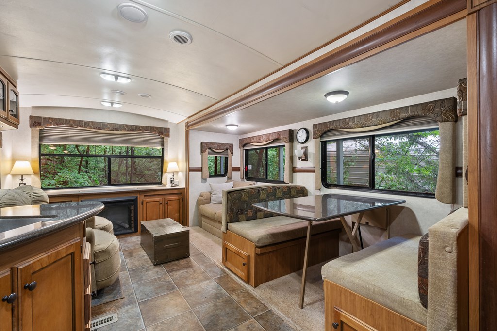 415500 Chatsworth Residential