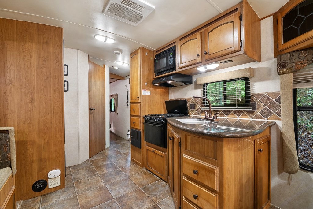 415500 Chatsworth Residential