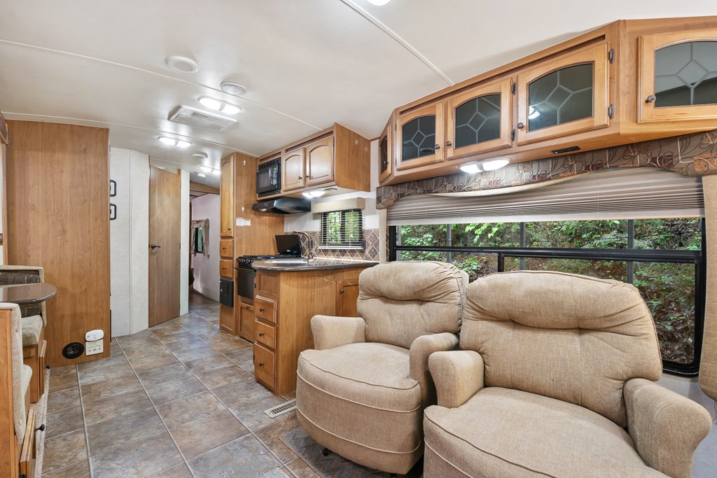 415500 Chatsworth Residential
