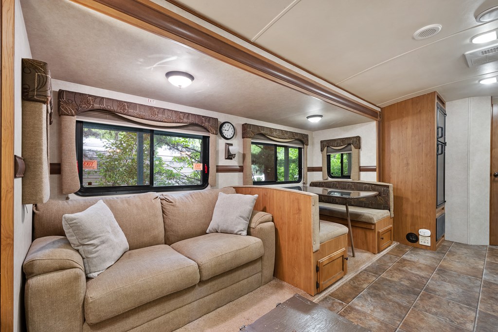 415500 Chatsworth Residential