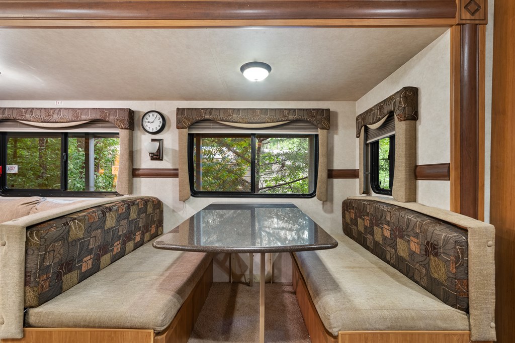 415500 Chatsworth Residential