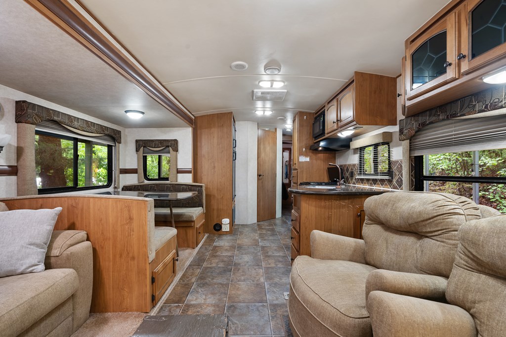415500 Chatsworth Residential