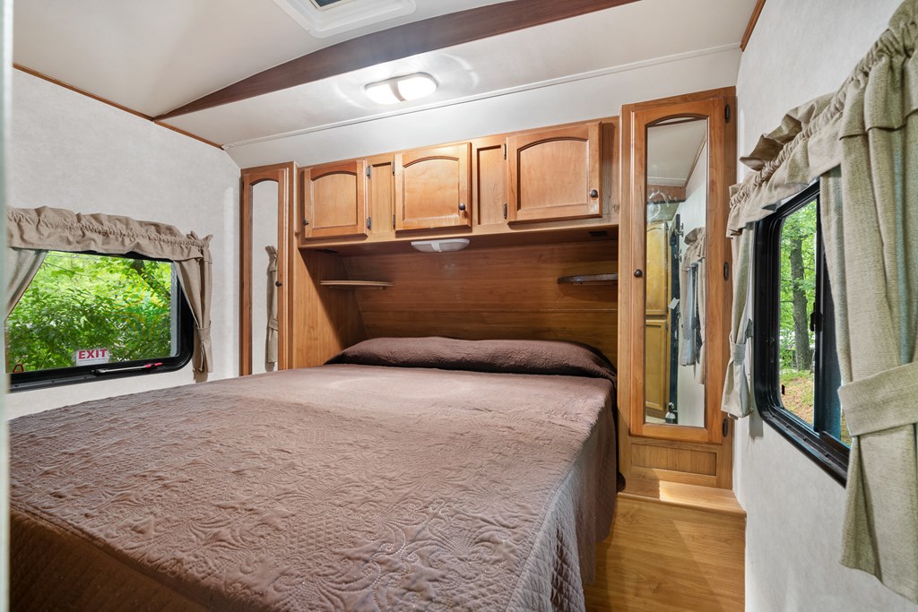 415500 Chatsworth Residential