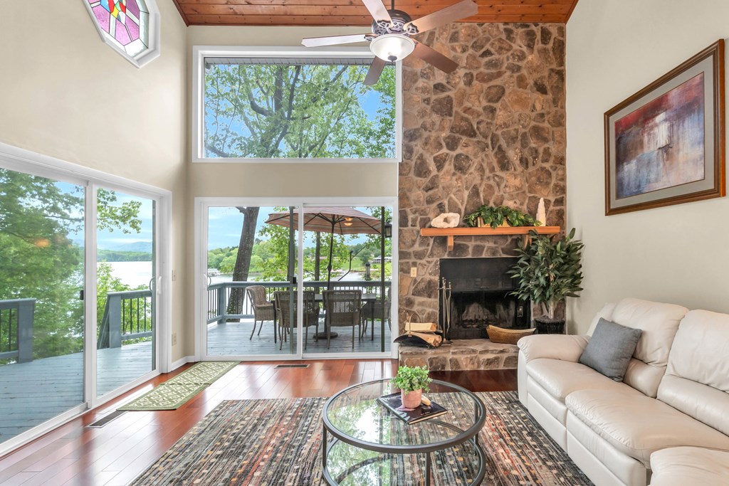 415527 Hayesville Residential