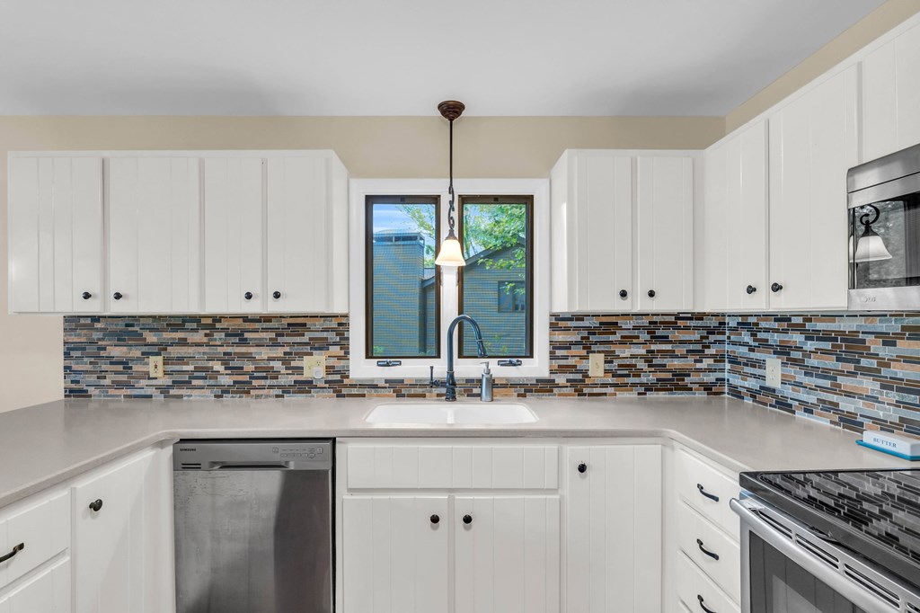 415527 Hayesville Residential