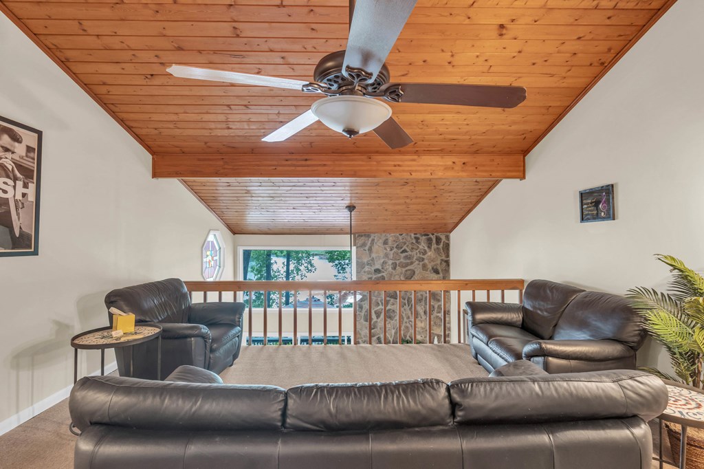 415527 Hayesville Residential