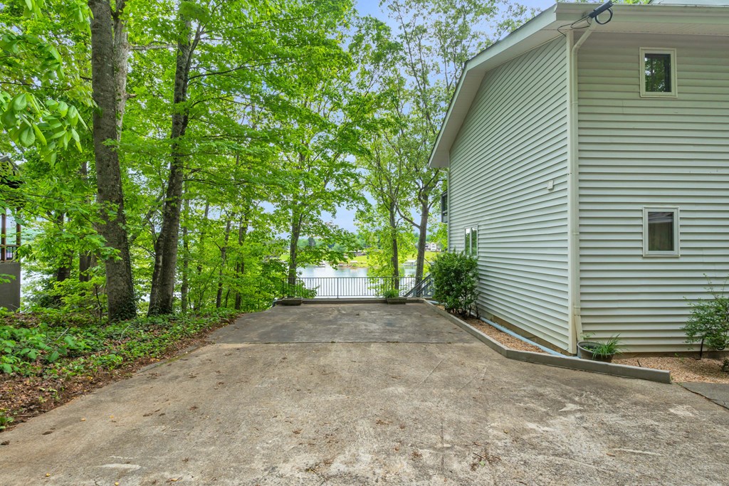 415527 Hayesville Residential