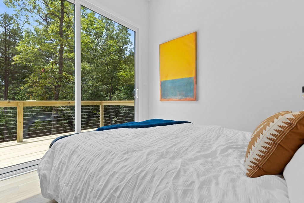 415537 Young Harris Residential