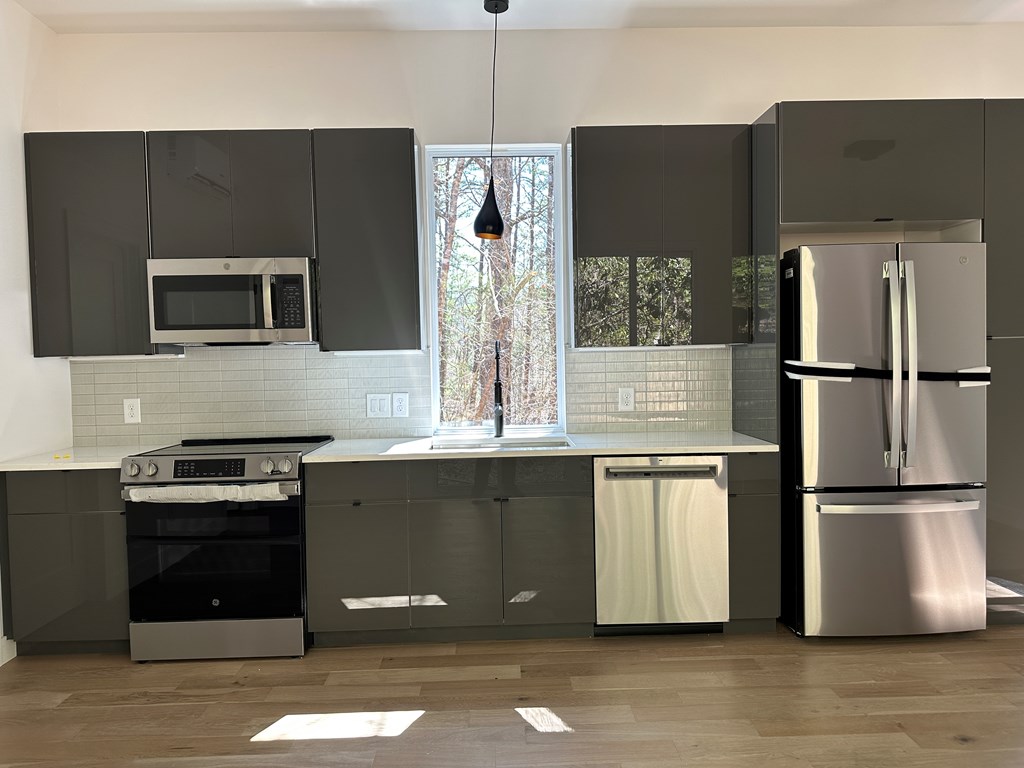 415537 Young Harris Residential