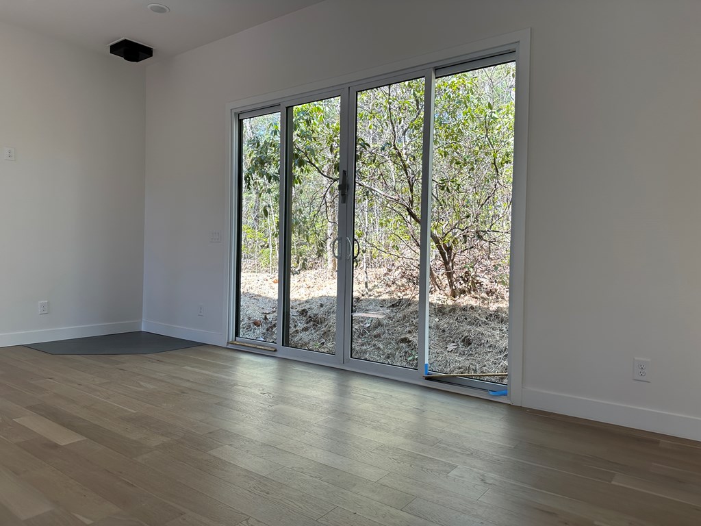 415537 Young Harris Residential