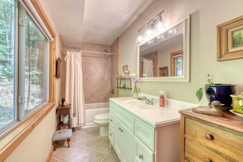 415549 Hayesville Residential